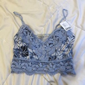 NWT size small adorable crop top!